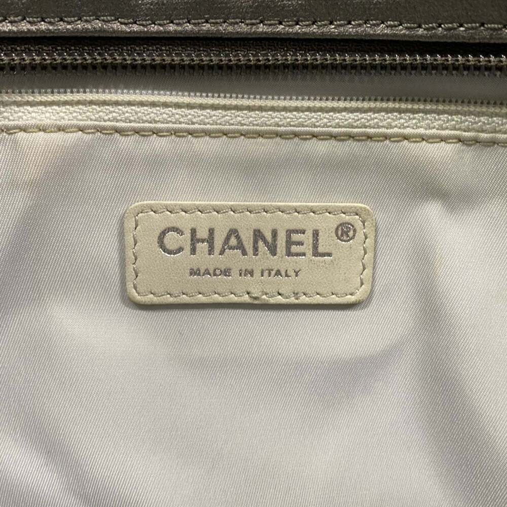 CHANEL Cream Leather Tote Bag - Picture 5 of 13